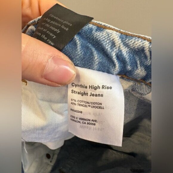 EUC- REFORMATION CYNTHIA HIGH RISE STRAIGHT JEAN- Size 24 - Picture 6 of 11